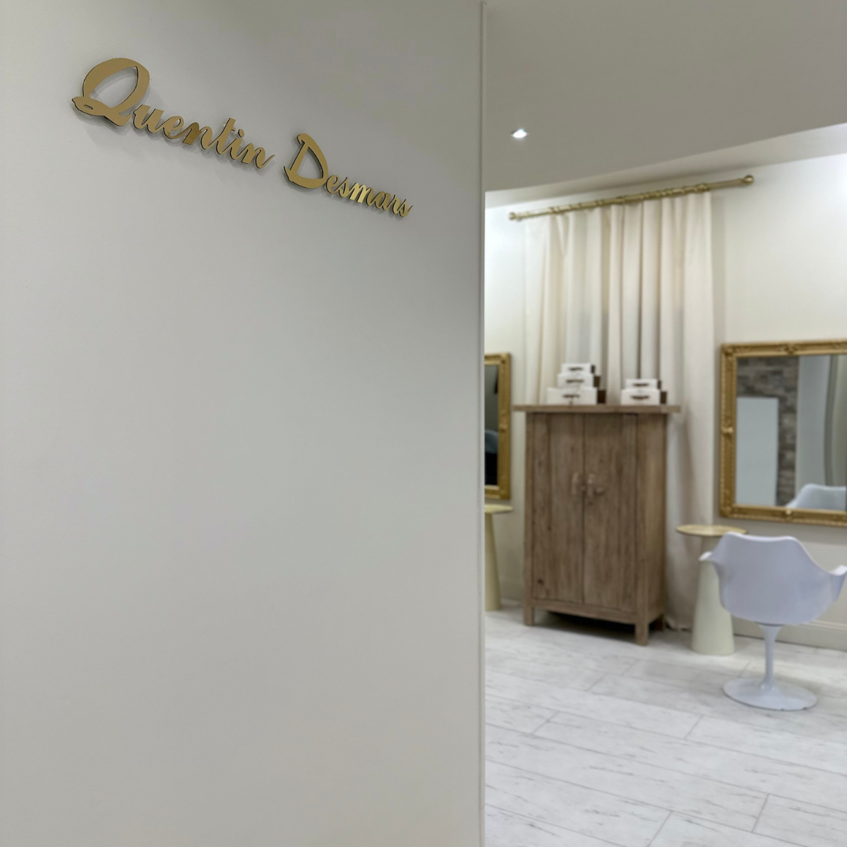 Salon de coiffure après rénovation peinture intérieure – projet Desmars